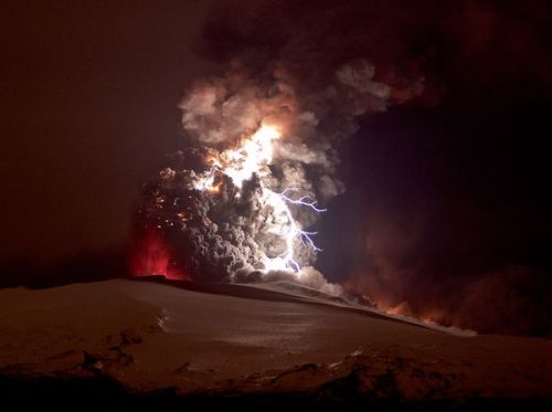 iceland-volcano-lightning-1.jpg